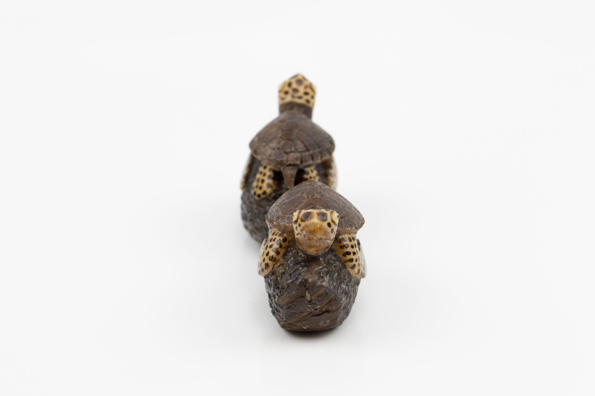 Hand Carved Double Frog Tagua Nut Made By Wounaan And Emberá Panama Indians. Animal Statue, Vegetable Ivory, Carving Miniature, Figurine