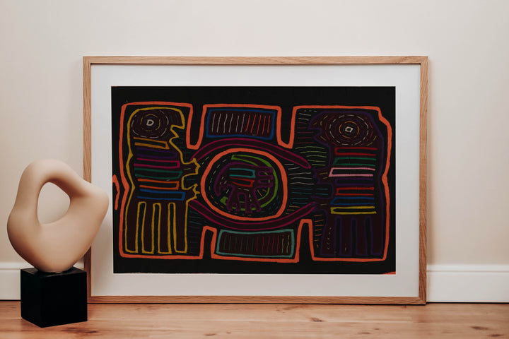 Classic Black And Orange Parrot Bird Mola