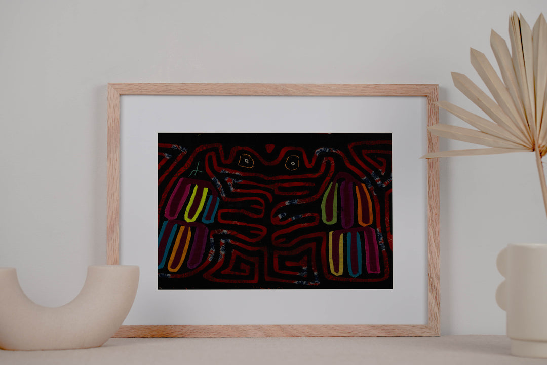 Vintage Black And Red Optical Illusion Frog Mola