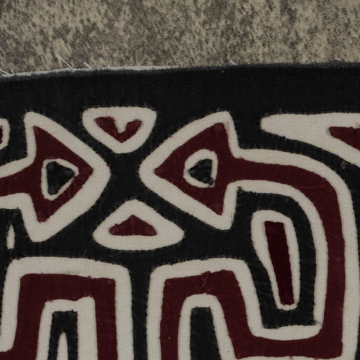 Black White And Red Optical Illusion Mola