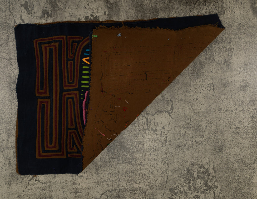 Classic Design Black And Brown Puppy Dog Mola