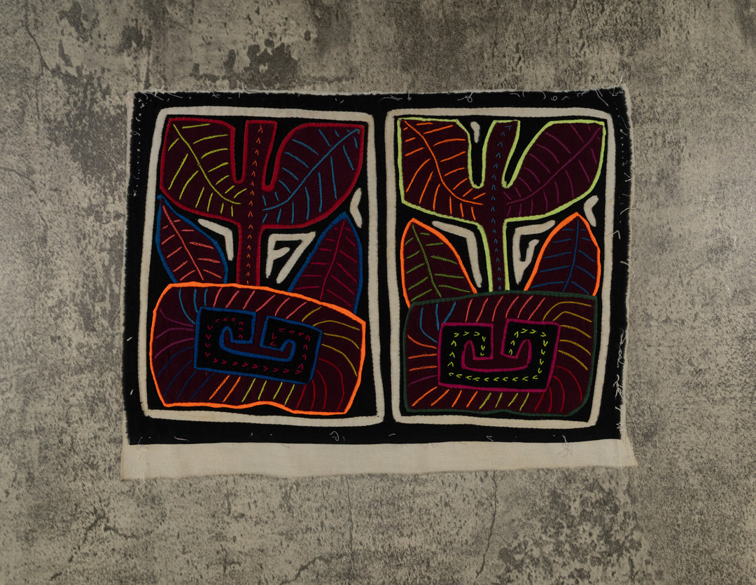 Black And White Potted Plant Mola