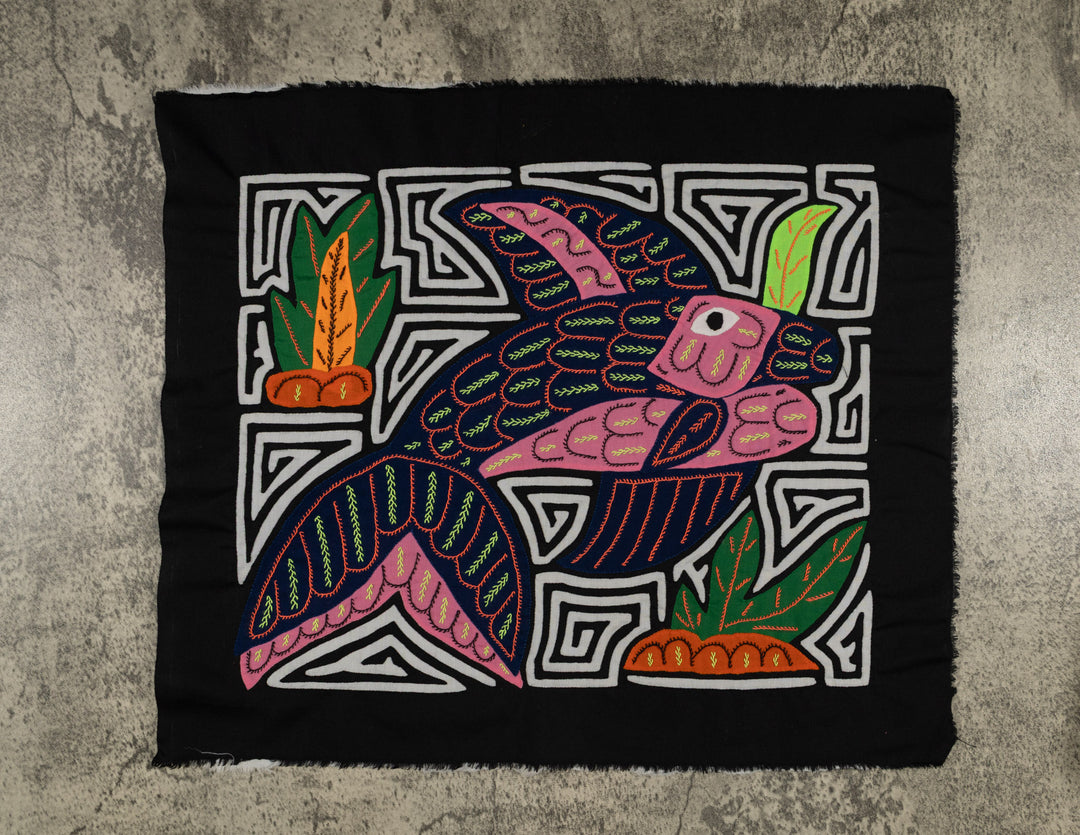 Queen Pink And Black Dolphin Mola