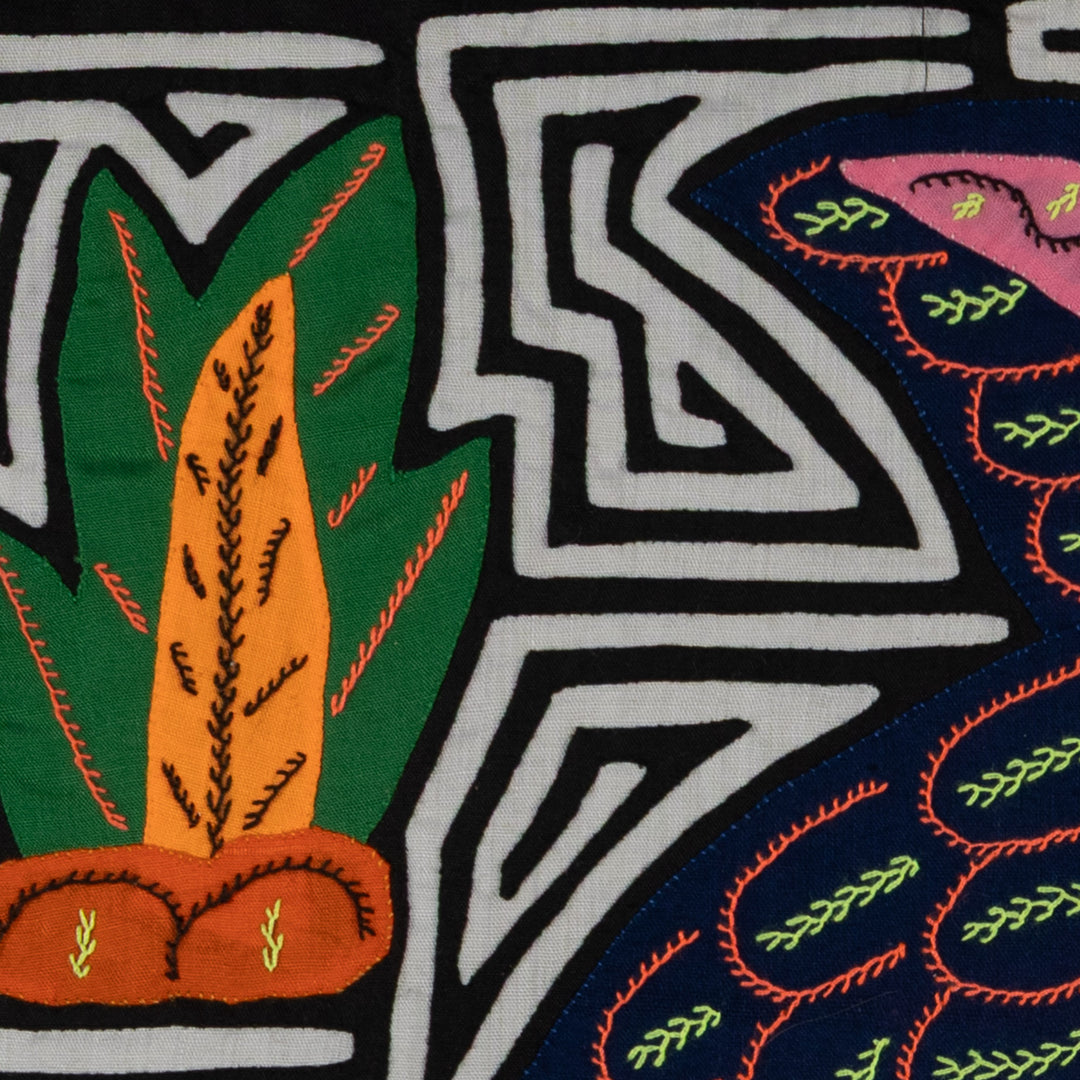 Queen Pink And Black Dolphin Mola