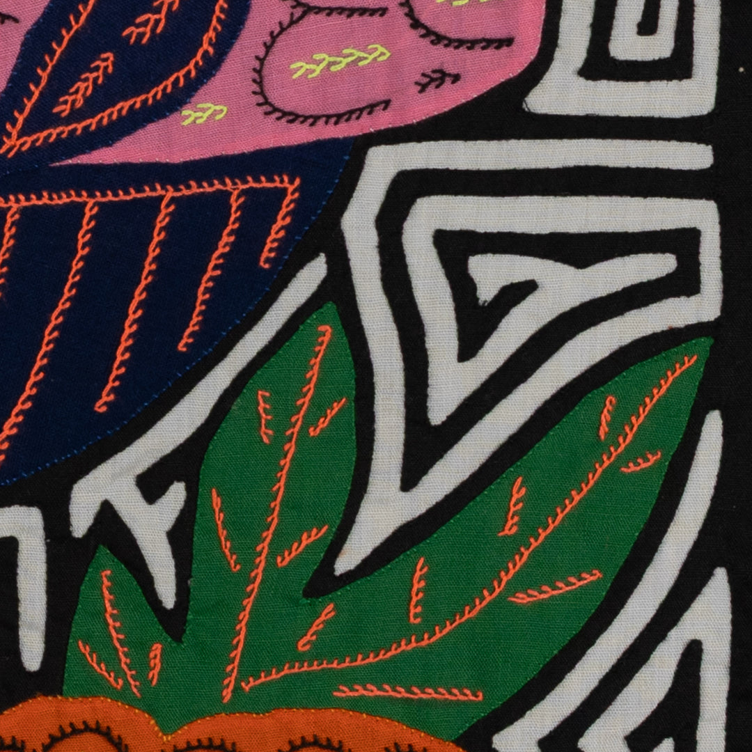 Queen Pink And Black Dolphin Mola