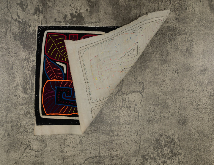 Black And White Potted Plant Mola