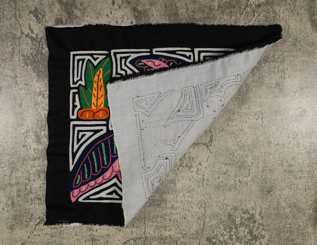 Queen Pink And Black Dolphin Mola