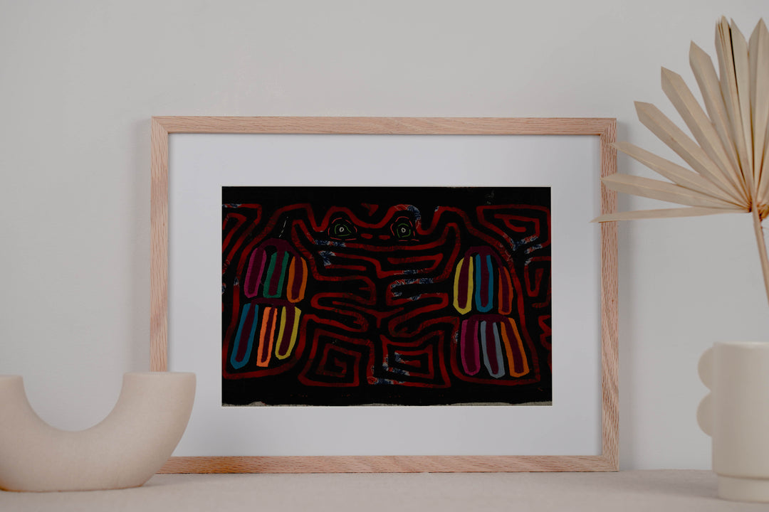 Vintage Black And Red Optical Illusion Frog Mola