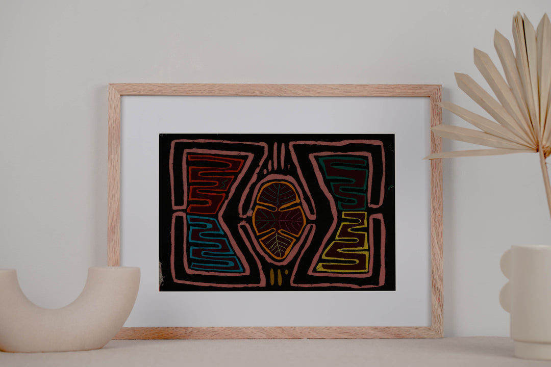 Black And Pink Damaged Classic Design Mola