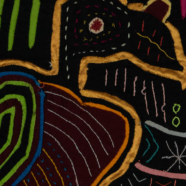 Black And Maroon Rainforest Bird Critters Mola