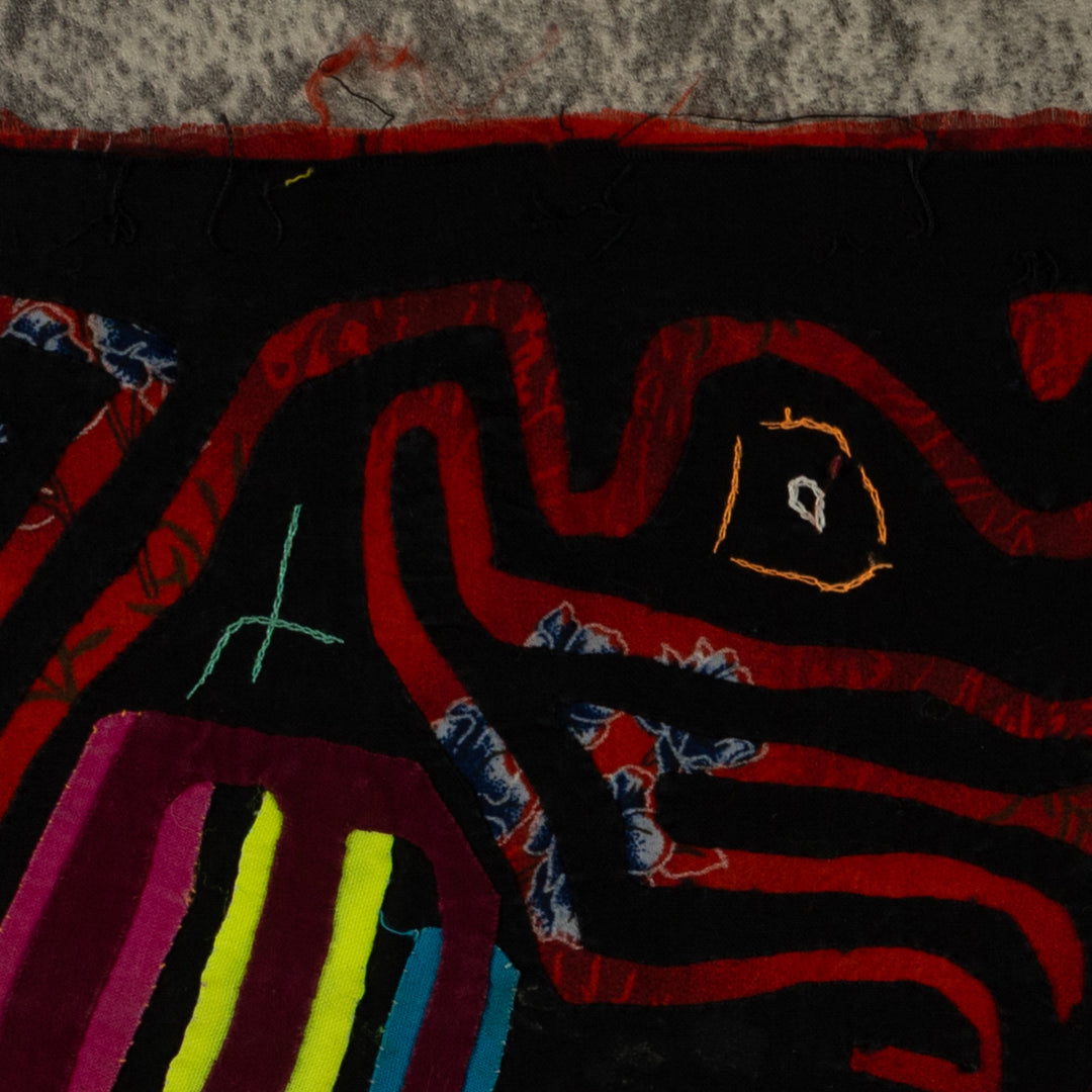 Vintage Black And Red Optical Illusion Frog Mola