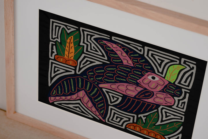 Queen Pink And Black Dolphin Mola