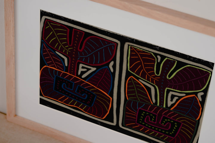 Black And White Potted Plant Mola