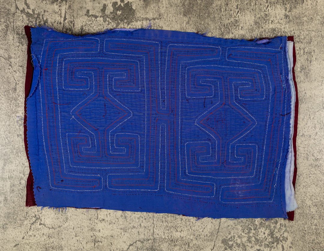 Maroon And Blue Funny Face Opitical Illusion Mola