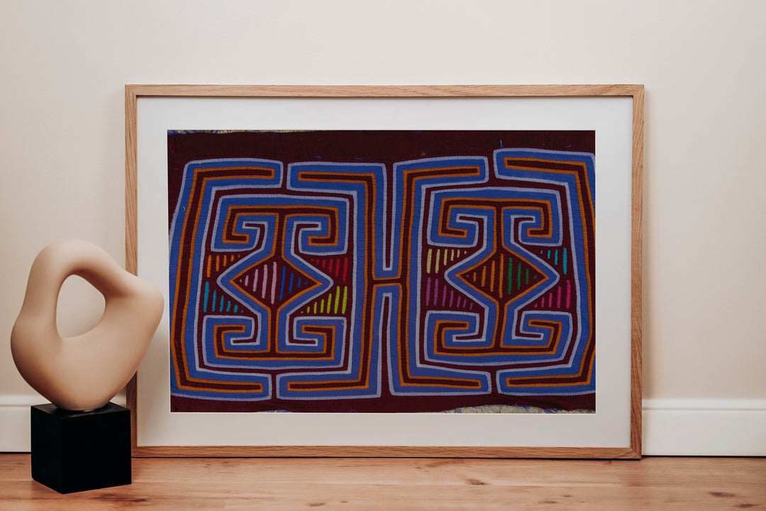 Maroon And Blue Funny Face Opitical Illusion Mola