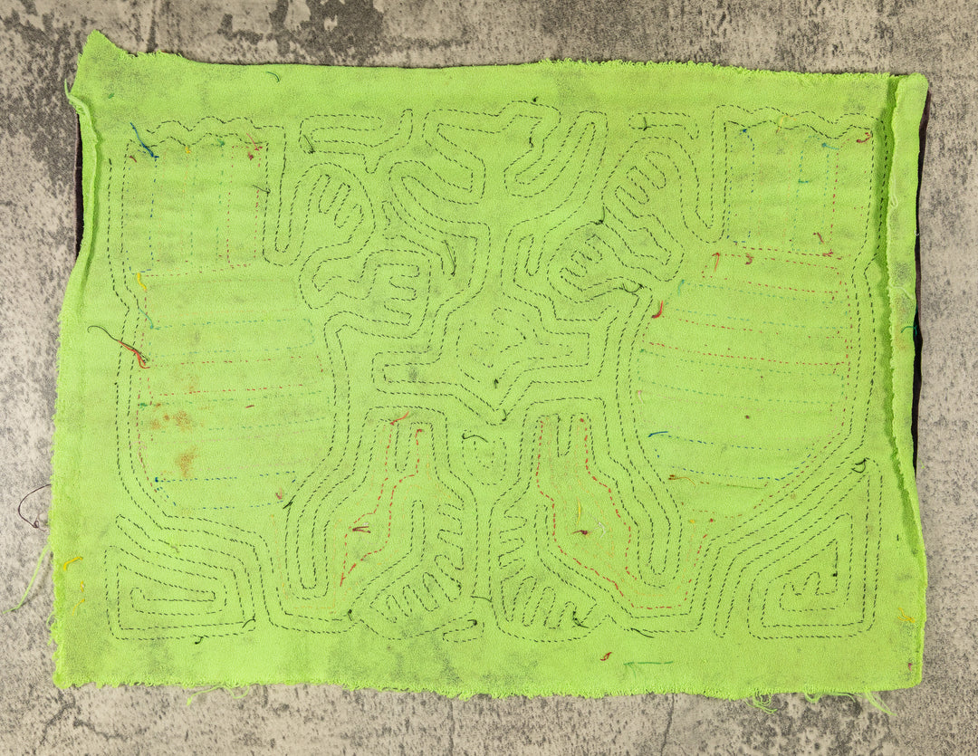 Black And Green Territorial Battle Mola