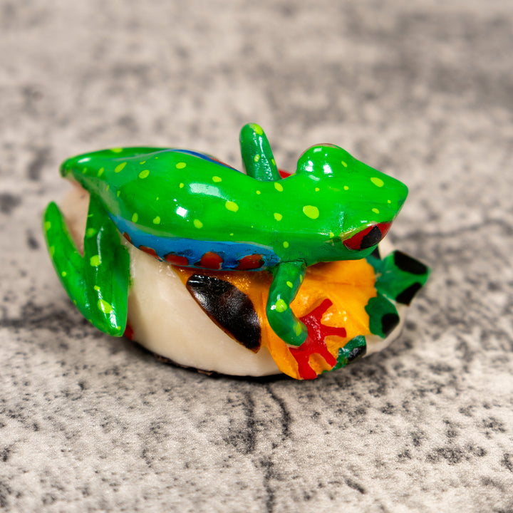 Red-Eye Tree Frog Tagua Carving