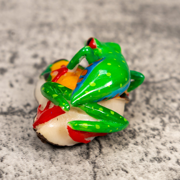 Red-Eye Tree Frog Tagua Carving