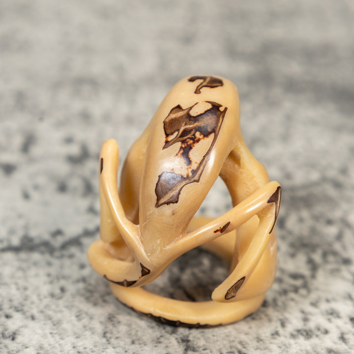 Natural White Gecko Lizard Tagua Carving