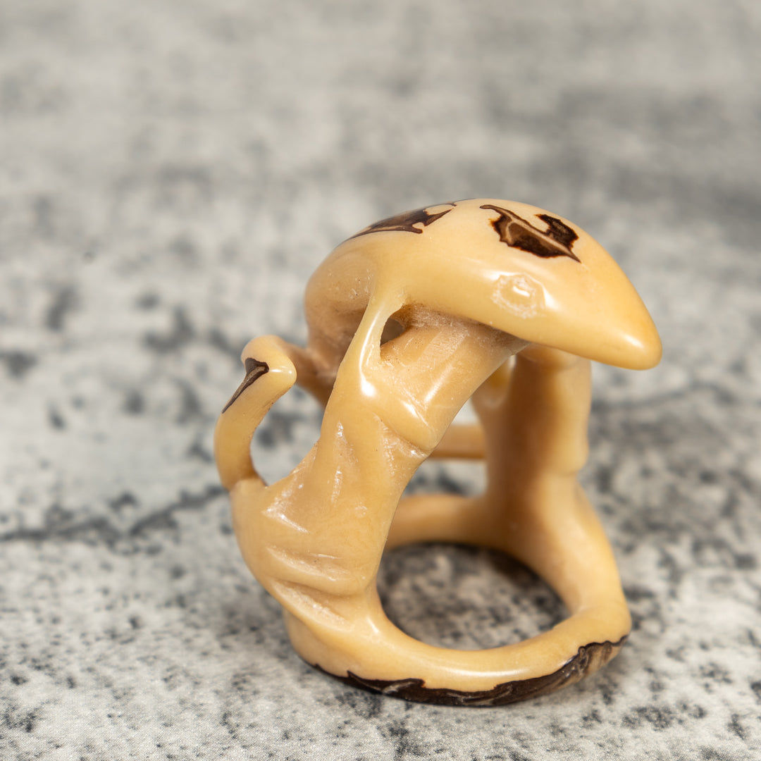 Natural White Gecko Lizard Tagua Carving
