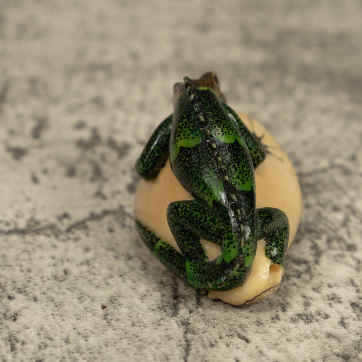 Dark Green Iguana Lizard Tagua Carving