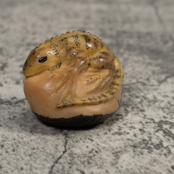 Vintage Brown And Tan Gecko Lizard Tagua Carving