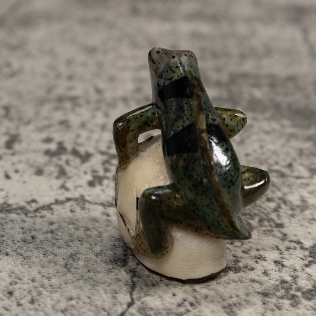 Vintage Black And Green Iguana Lizard Tagua Carving