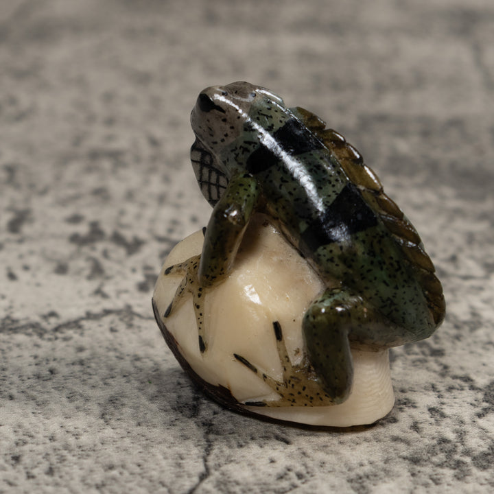 Vintage Black And Green Iguana Lizard Tagua Carving