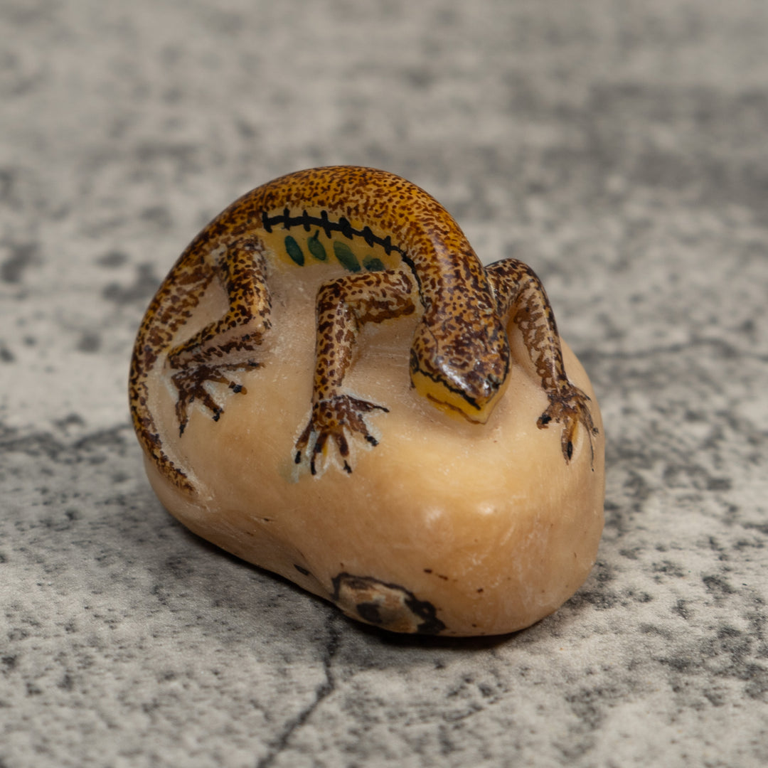 Vintage Brown And Black Gecko Lizard Tagua Carving