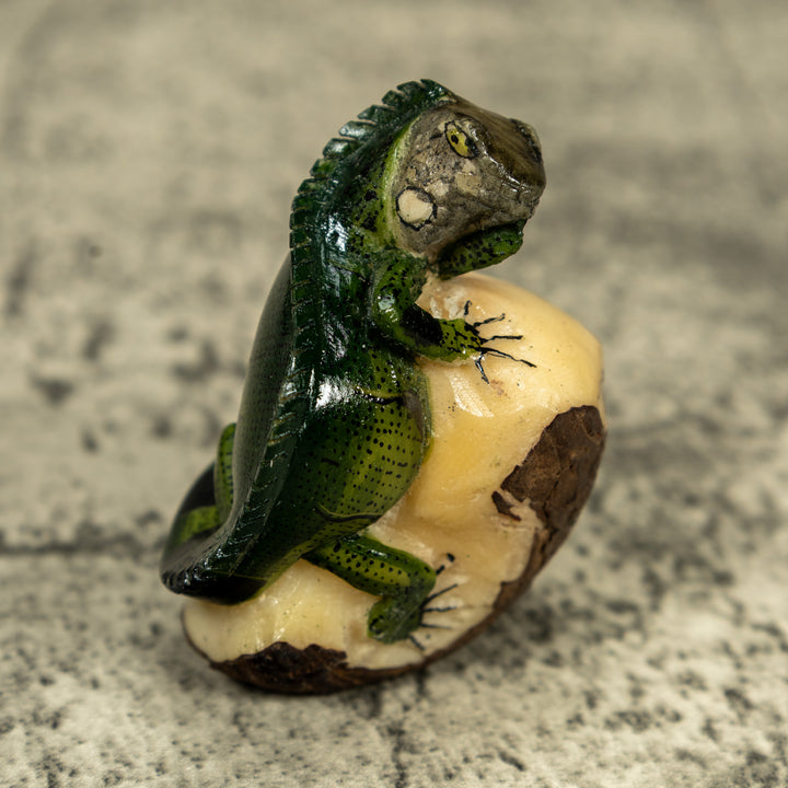 Green Iguana lizard On Pedestal Tagua Carving