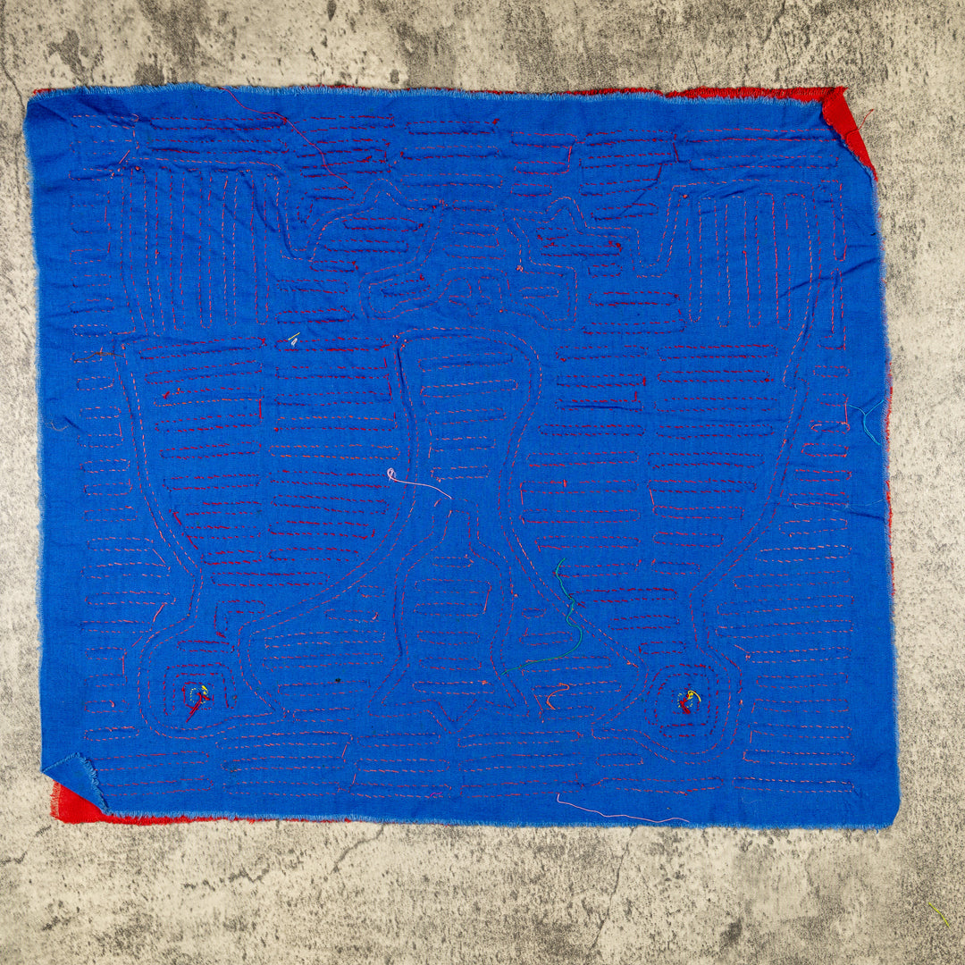Vintage Red And Blue Who Me Optical Illusion Mola