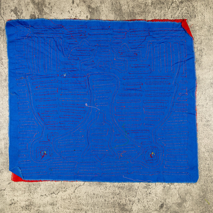 Vintage Red And Blue Who Me Optical Illusion Mola