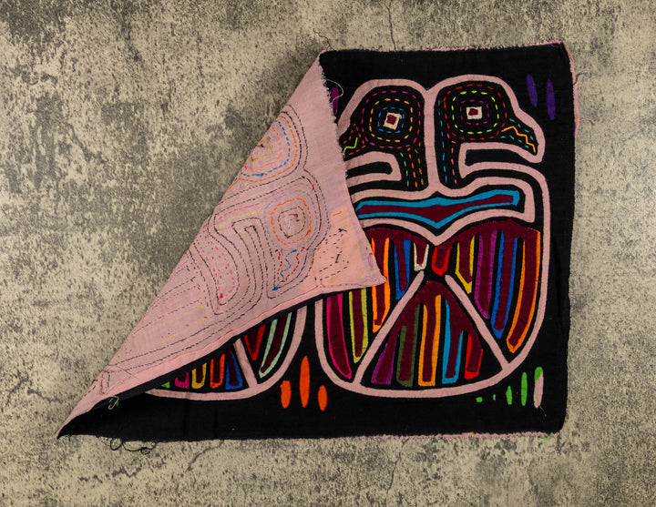 Rainbow Color Bird Optical Illusion Mola