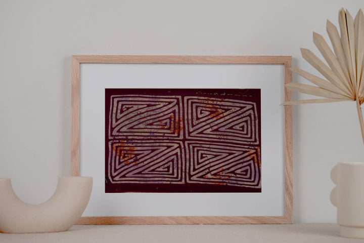 Vintage Maroon And White Classic Design Mola