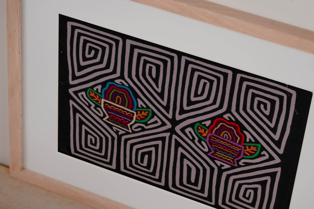 Black And White Flower Pot Mola