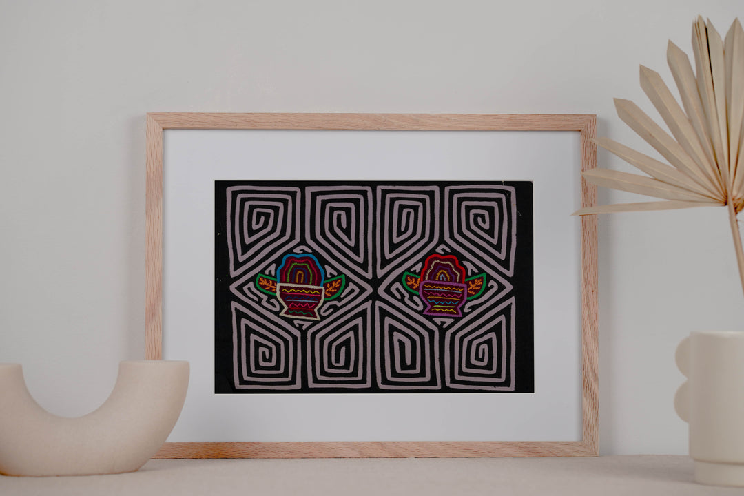 Black And White Flower Pot Mola