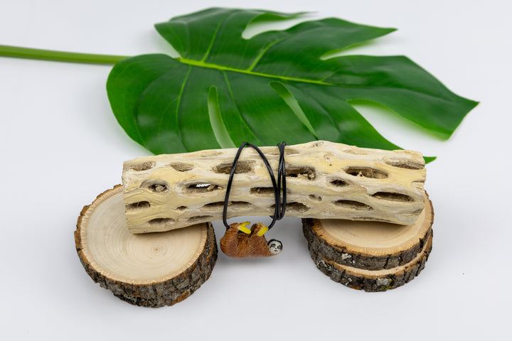 Sloth tagua with wood natural accessory