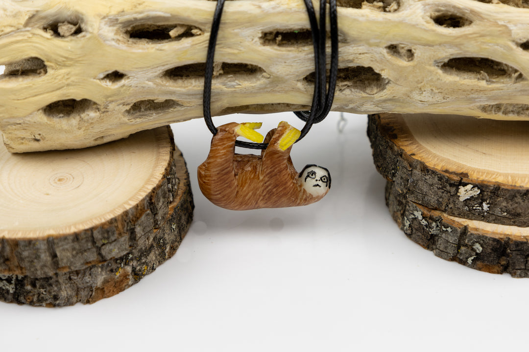 Sloth tagua on monstera, tan with yellow markings