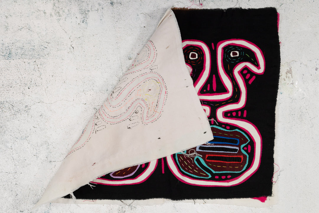 Black &amp; Pink Optical Illusion Puppy Dog Mola