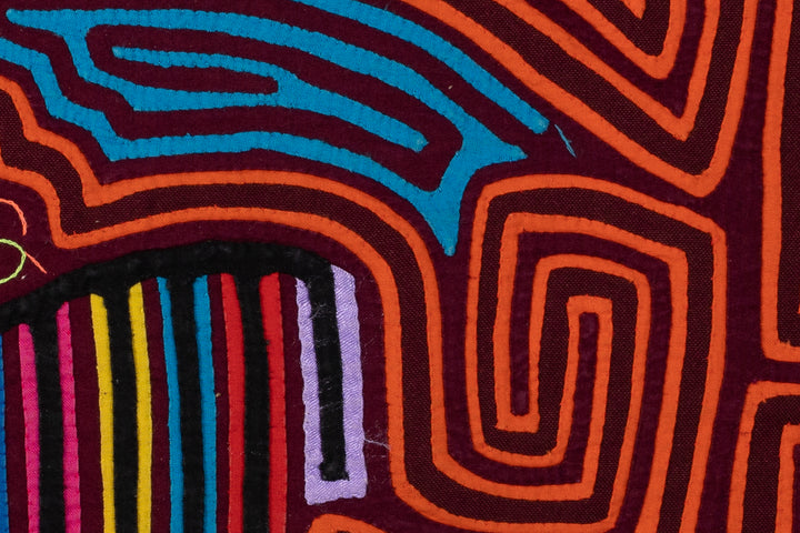 Rainbow Sheep Dog in Maze Mola