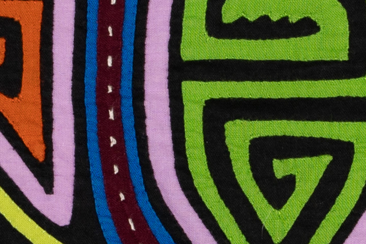 Rainbow Beams in Vase Mola