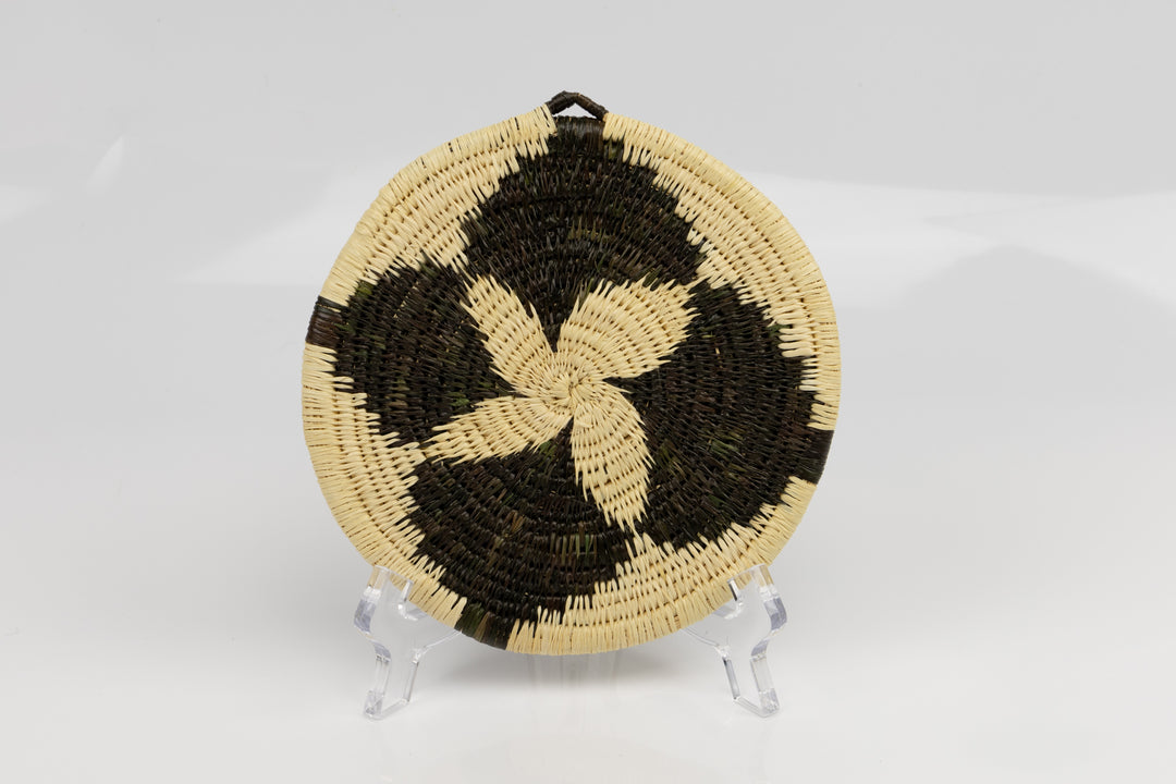 Hand woven plate basket from Panama. black colors. Wall decoration. Indigenous artists Panama.