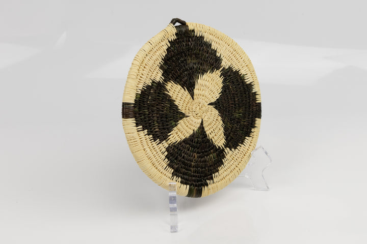 Hand woven plate basket from Panama. black colors. Wall decoration. Indigenous artists Panama.