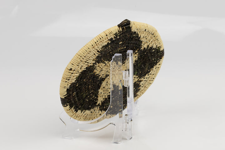 Hand woven plate basket from Panama. black colors. Wall decoration. Indigenous artists Panama.