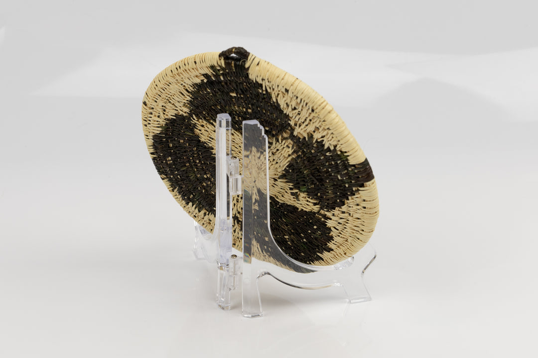 Hand woven plate basket from Panama. black colors. Wall decoration. Indigenous artists Panama.