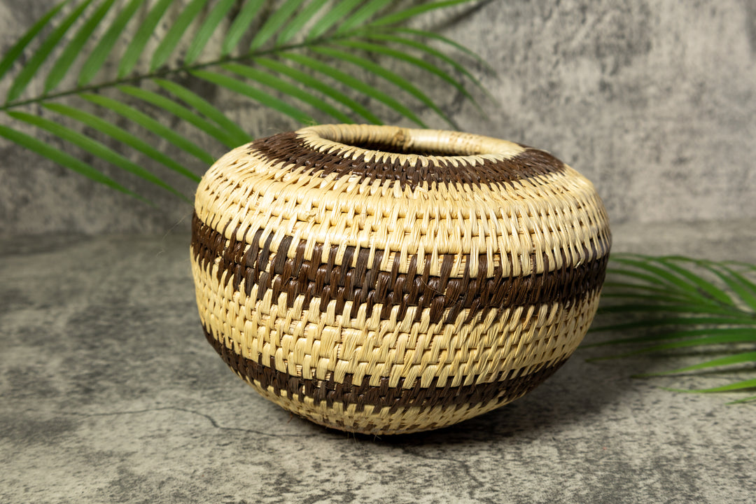 Round Black and White Traditional Vintage Basket