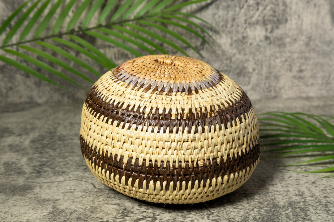 Round Black and White Traditional Vintage Basket