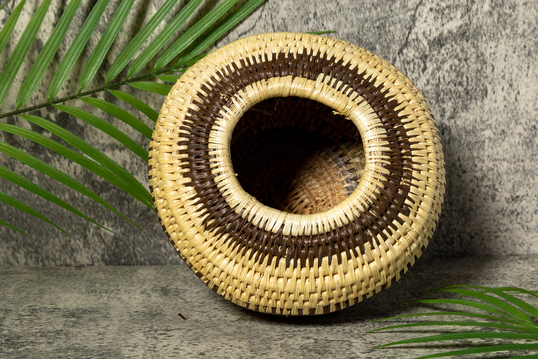 Round Black and White Traditional Vintage Basket