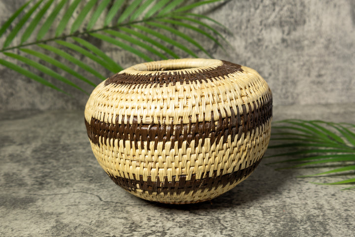 Round Black and White Traditional Vintage Basket