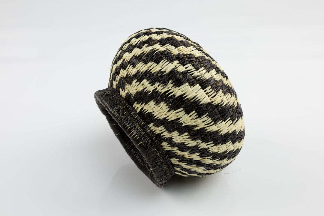 Hand Woven Black and White Basket Made By Wounaan And Emberá Panama Indians. Bowl Basket, Woven Basket, Basket Decor, Woven Storage